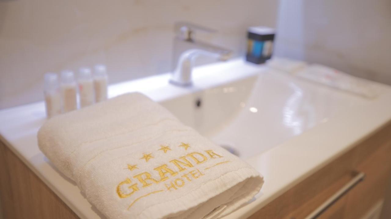 Granda Hotel Yzberishti Zewnętrze zdjęcie