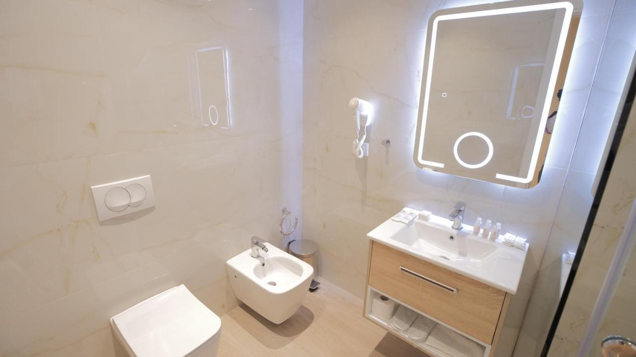 Granda Hotel Yzberishti Zewnętrze zdjęcie