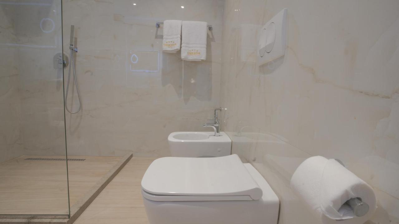 Granda Hotel Yzberishti Zewnętrze zdjęcie