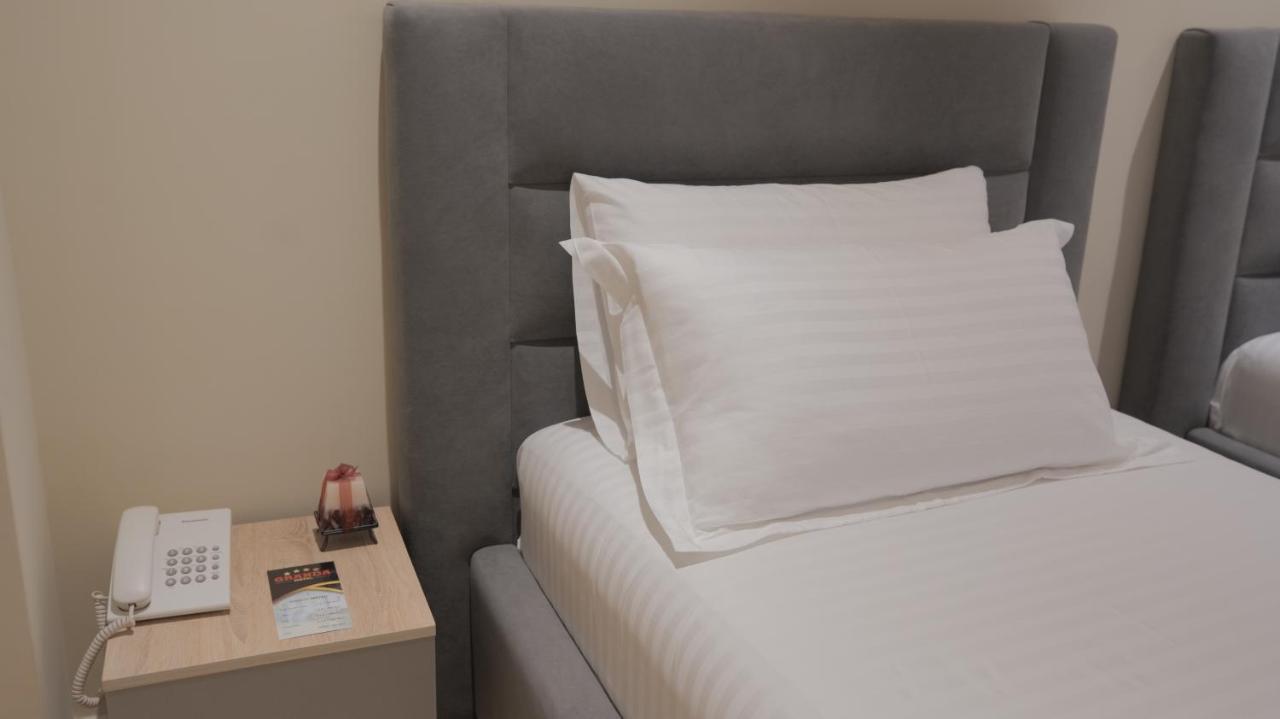 Granda Hotel Yzberishti Zewnętrze zdjęcie