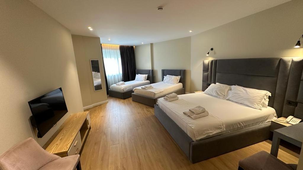 Granda Hotel Yzberishti Zewnętrze zdjęcie