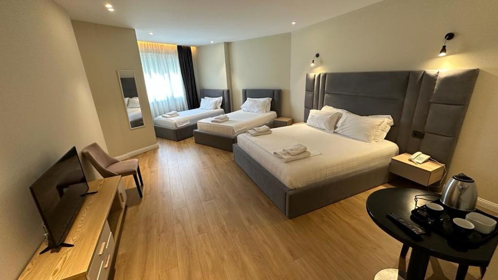 Granda Hotel Yzberishti Zewnętrze zdjęcie